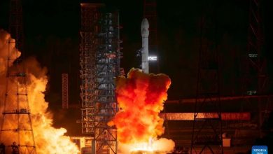 Китайский зонд Tianwen-2 на борту ракеты-носителя Long March-3B стартует с космодрома Сичан в провинции Сычуань на юго-западе Китая 29 мая 2025 года.