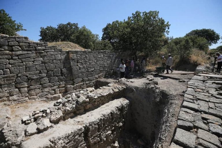 Вид с археологических раскопок древнего города Троя