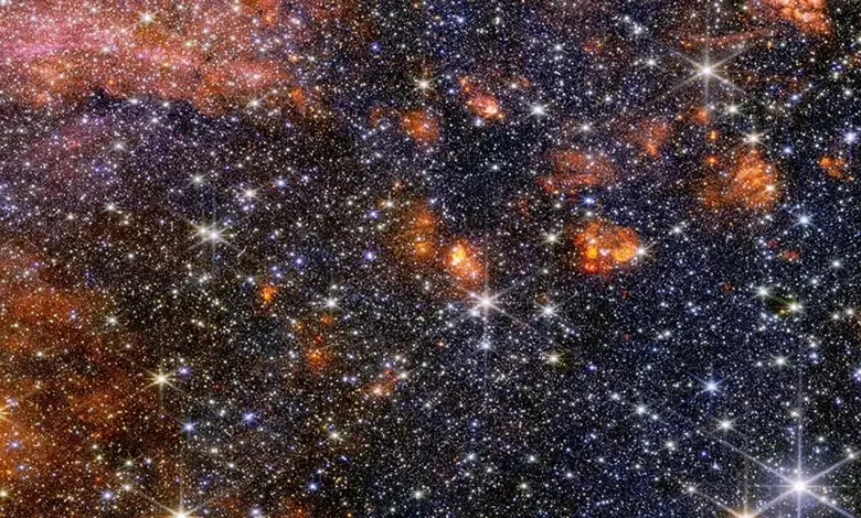 Звезды, газ и космическая пыль в молекулярном облаке Стрелец B2