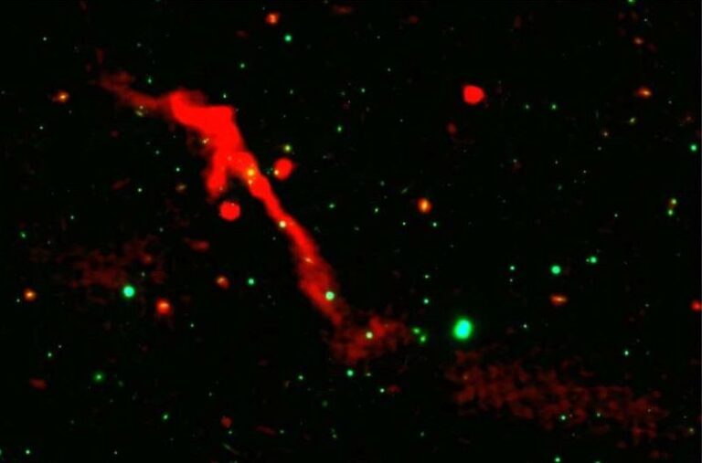 Космический вулкан: черная дыра проснулась после 100 миллионов лет молчания