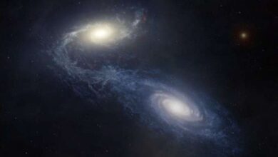 спиральная галактика NGC 1365 в момент столкновения