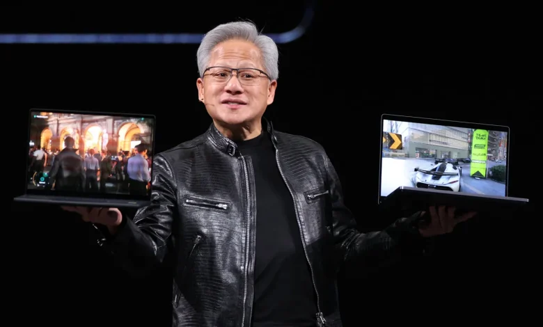 Генеральный директор Nvidia Дженсен Хуан представил ноутбук RTX Spark во время своего основного выступления на выставке Computex 2026 в Тайбэе 1 июня 2026 года.