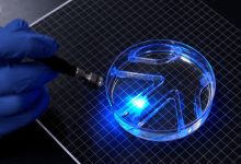 свет управляет тонким плавающим роботом